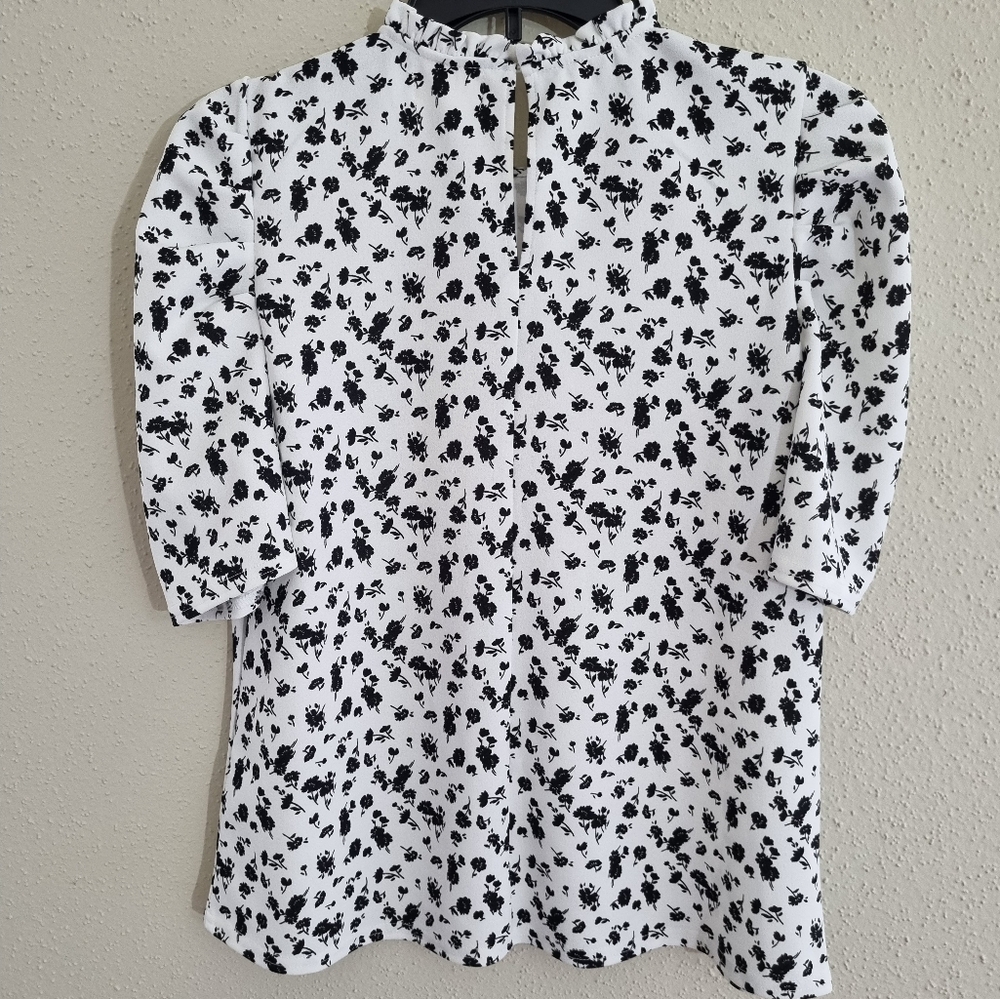 Melloday Women's  blouse white and black floral printed Size M - Picture 3 of 6
